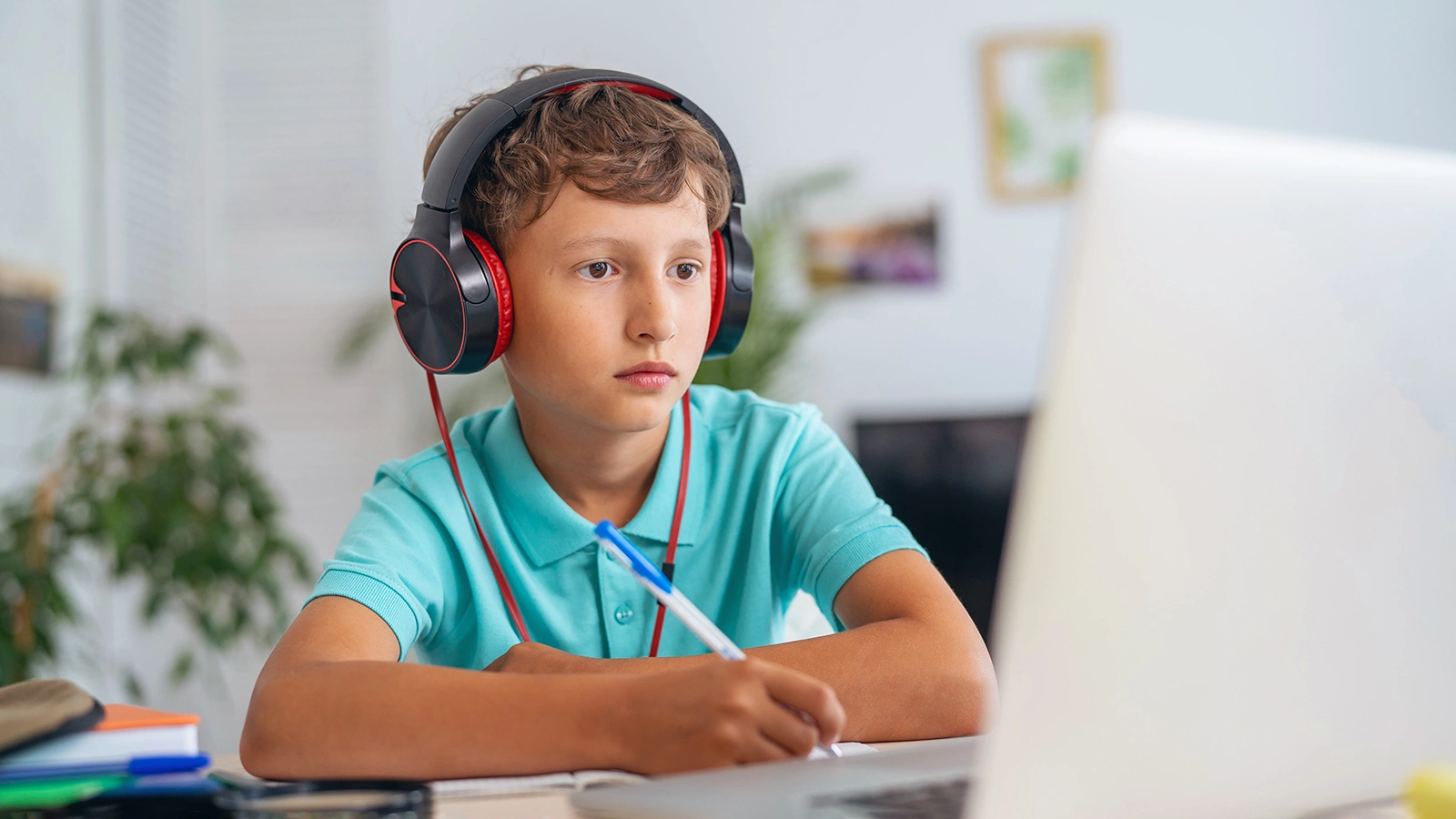 Для школьников разработали тренажер для произношения слов. Как работает