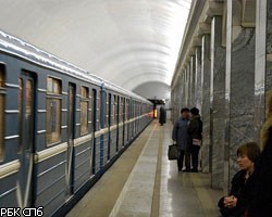В петербургской подземке под поезд упал мужчина