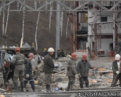 Спасатели пытаются потушить пожары на шахте "Распадская"