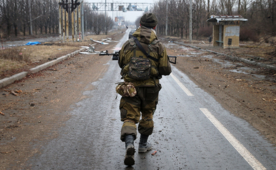 Военнослужащий армии ДНР в&nbsp;Донецке, март 2015 года


