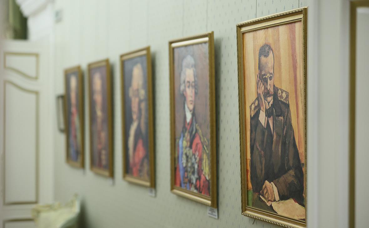 Портреты вологодских губернаторов в историческом особняке &laquo;Губернаторский дом&raquo; в Вологде