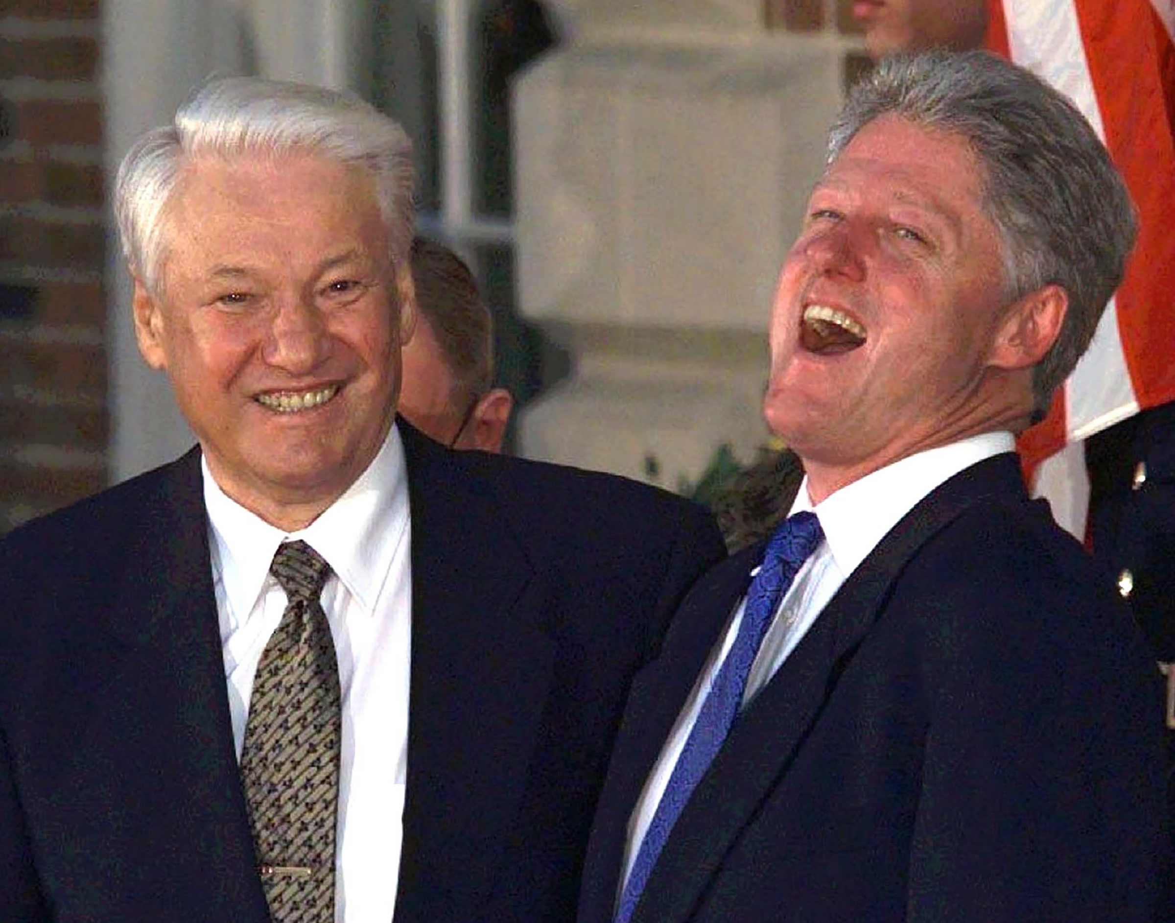 На фото: Ельцин и Клинтон на переговорах в Денвере 20 июня 1997 года.

Всего Ельцин в качестве президента пять раз ездил в США, дважды&nbsp;&mdash; с официальным визитом. Всего президенты Ельцин и Клинтон встречались 18 раз.