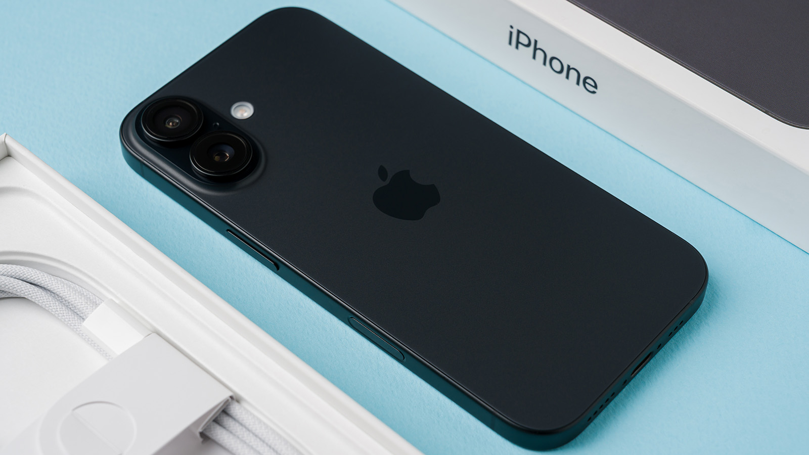 Продавцы маркетплейсов придумали способ продавать iPhone без RuStore