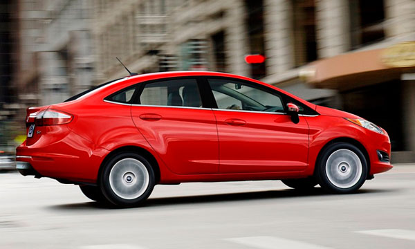 Ford объявил цены на хэтчбек и седан Fiesta 