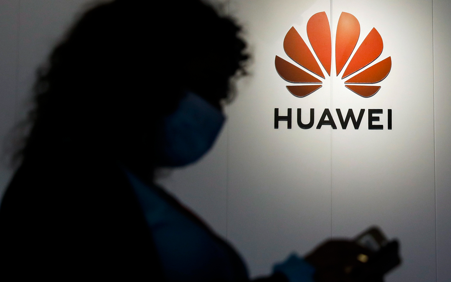 Канада запретит доступ Huawei к сетям 5G из-за риска для нацбезопасности