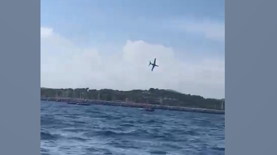 Самолет Fouga Magister упал в море во время авиашоу на юге Франции