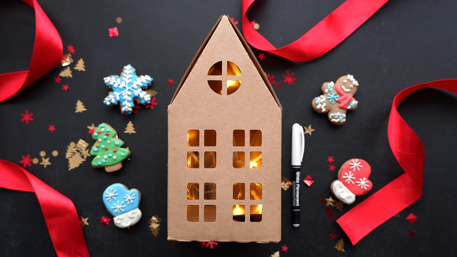 Новогодний домик из картона