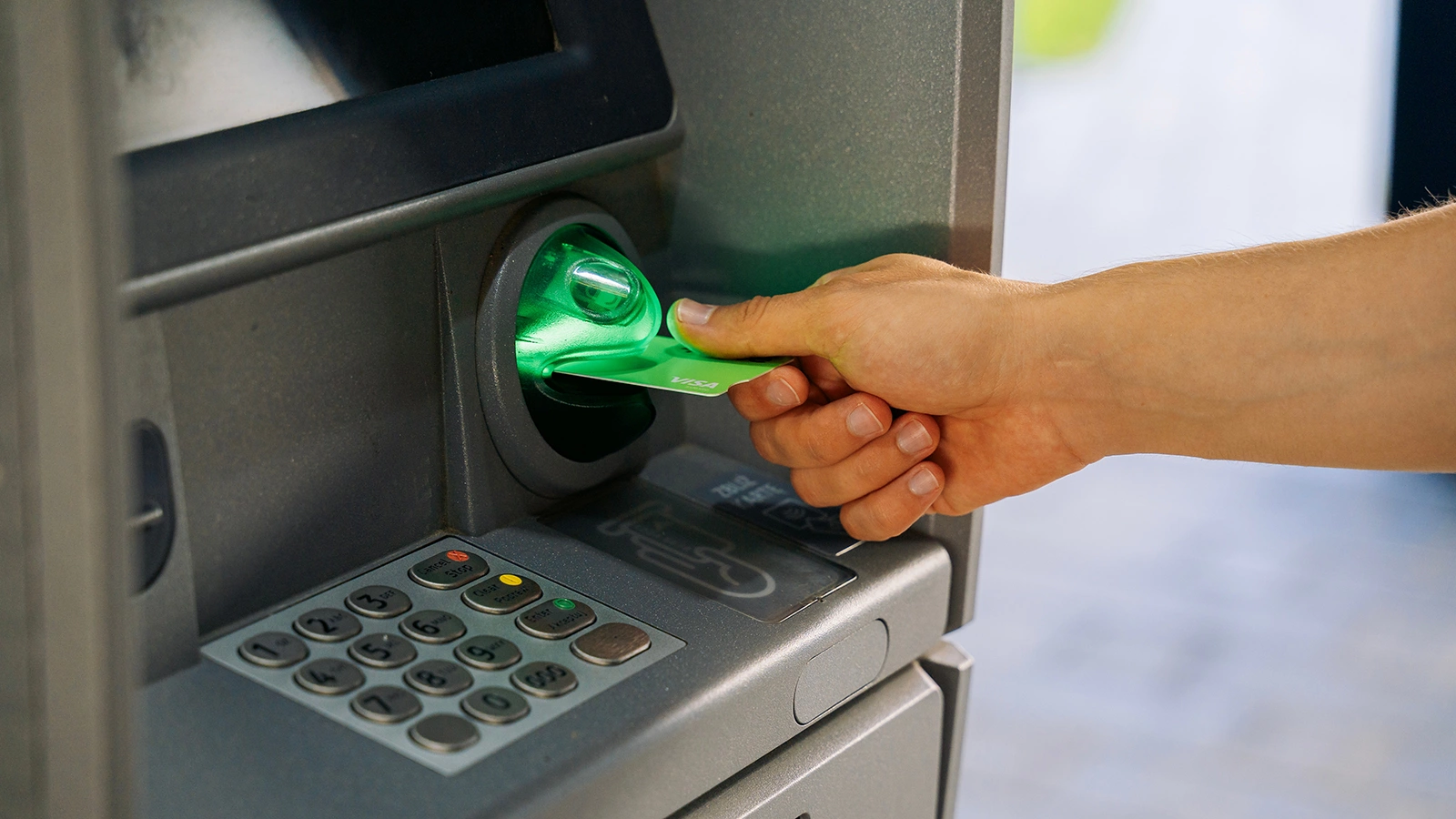 Россиянам сообщили, когда необходимо менять ПИН-код от карты