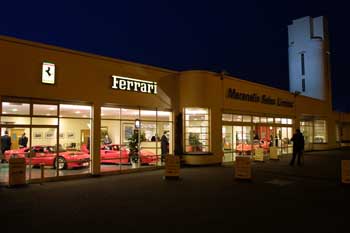 Открылся крупнейший салон Ferrari и Maserati