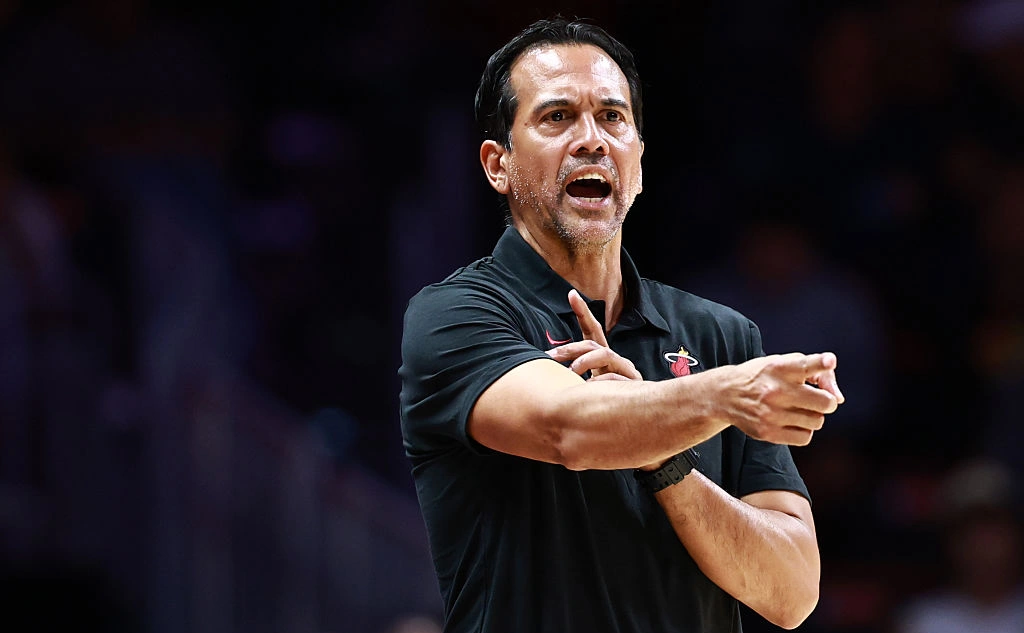 Carmen Mandato / Getty Images