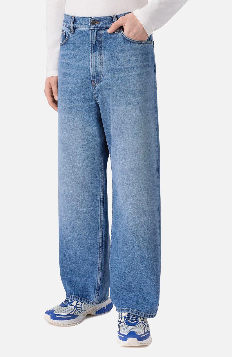 Джинсы Hugo, 18 950 руб. (tsum.ru)