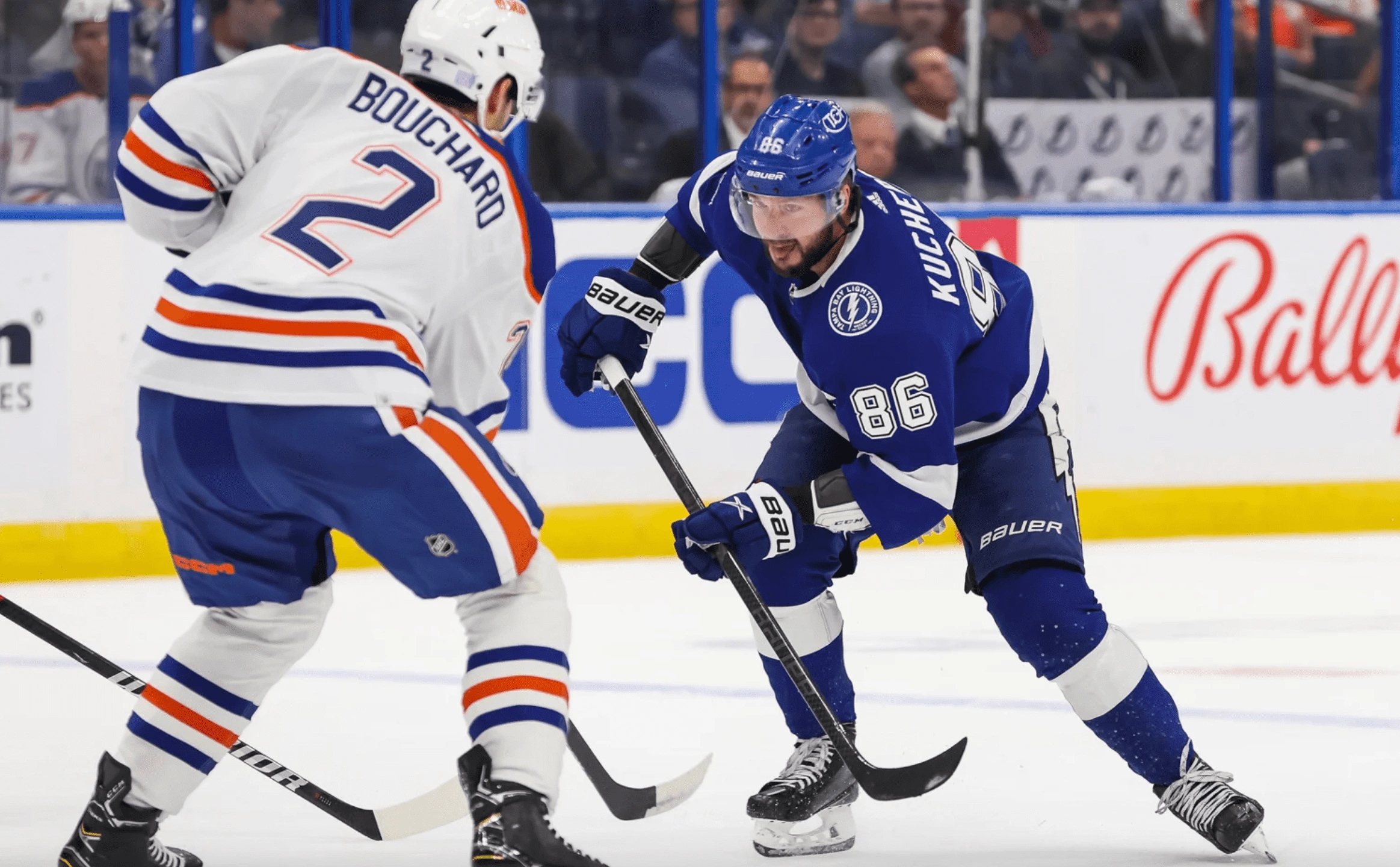 Никита Кучеров - справа (Mark LoMoglio / Getty Images)