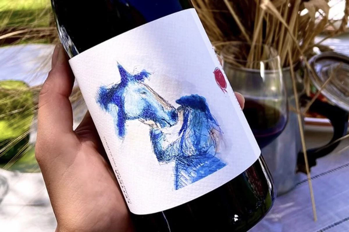 Donna Vittori — Borgo Agricolo — это проект из итальянской коммуны Пальяно, посвященный любви к вину, лошадям и искусству