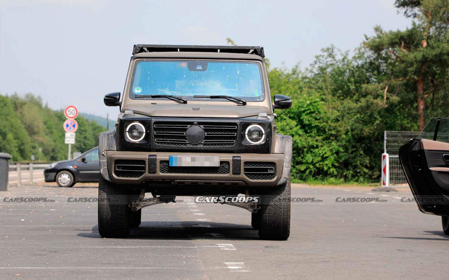 Mercedes вывел на испытания экстремальный G-Class в военном стиле