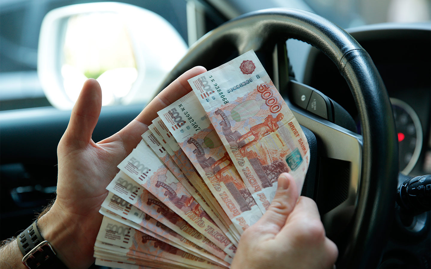 По закону некоторые сделки с автоимуществом облагаются налогом