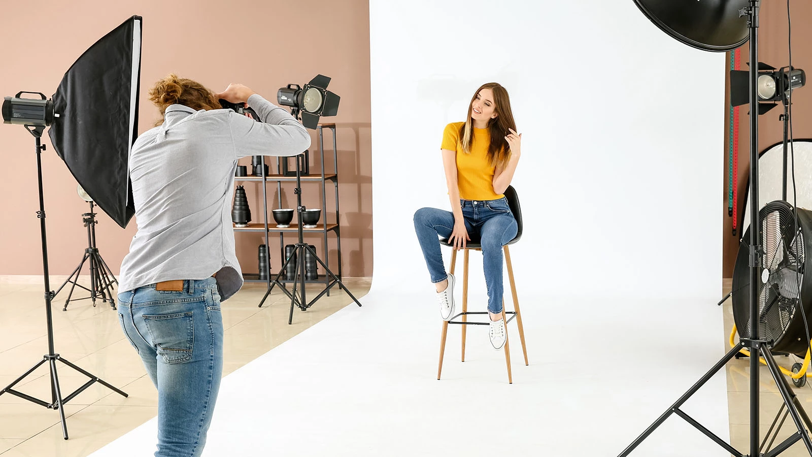 Во время фотосессии не сутультесь и не прижимайте плотно руки к телу