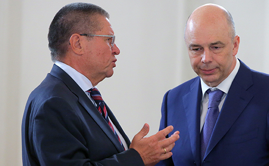 Глава Минэкономразвития Алексей Улюкаев и&nbsp;министр финансов Антон Силуанов (слева направо)

​
