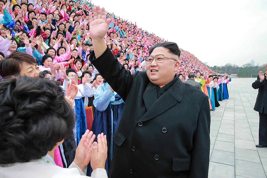Политик:  Ким Чен&nbsp;Ын, КНДР

Возраст:&nbsp;точно не&nbsp;известен (по разным данным, от&nbsp;33 до&nbsp;35 лет). Руководит страной с&nbsp;декабря 2011 года

9 марта 2014 года в&nbsp;ходе выборов в&nbsp;северокорейский парламент Ким Чен Ын получил 100% голосов на&nbsp;своем участке в&nbsp;Пхеньяне. Выборы в&nbsp;КНДР проходят на&nbsp;безальтернативной основе, все места в&nbsp;верховное народное собрание принадлежат Трудовой партии Кореи.
