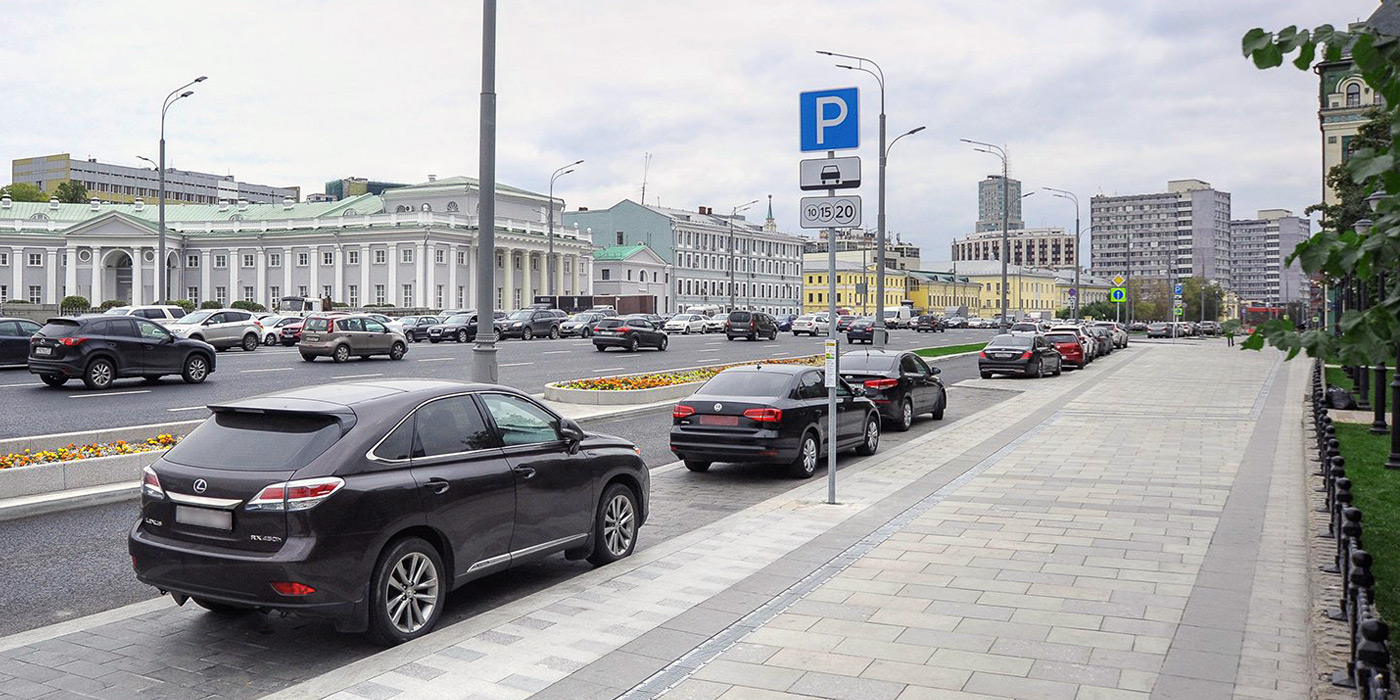 Плюс два в августе. Кто может парковаться в Москве бесплатно