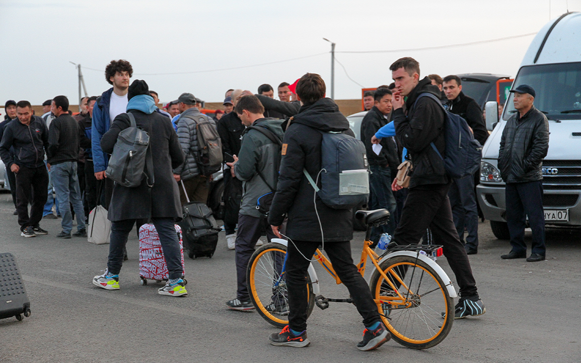 В Казахстан после объявления мобилизации въехали более 200 тыс. россиян