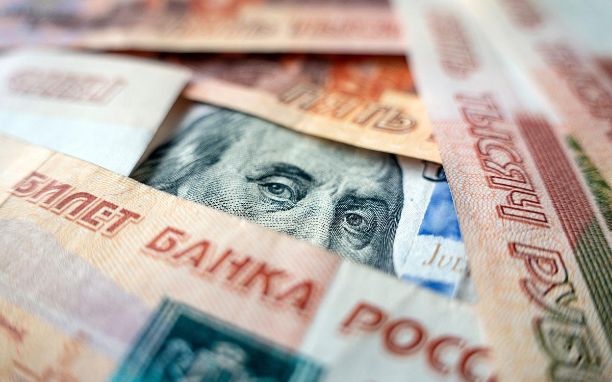 Причины роста курса доллара в России: анализ и прогнозы экспертов