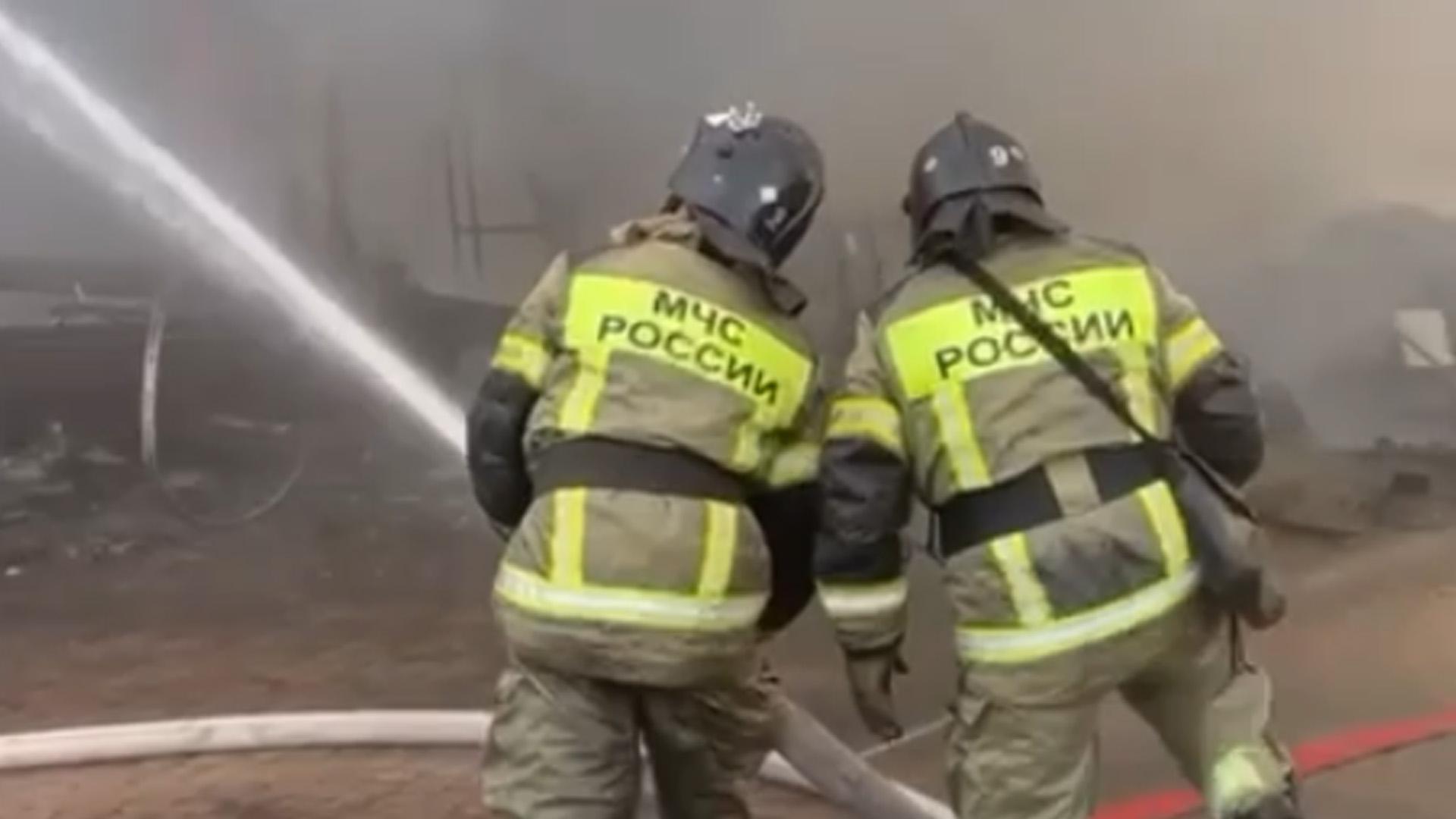 В Карачаево-Черкесии загорелся ресторан. Видео