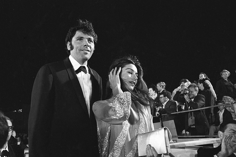 Анук Эме с мужем Пьером Бару на 39-й ежегодной премии Американской киноакадемии &laquo;Оскар&raquo;. Апрель 1967 года