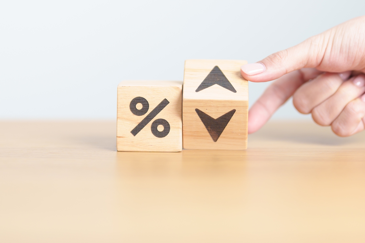 Эксперты ожидают, что на заседании в декабре Банк России будет выбирать между сохранением и аккуратным снижением ключевой ставки