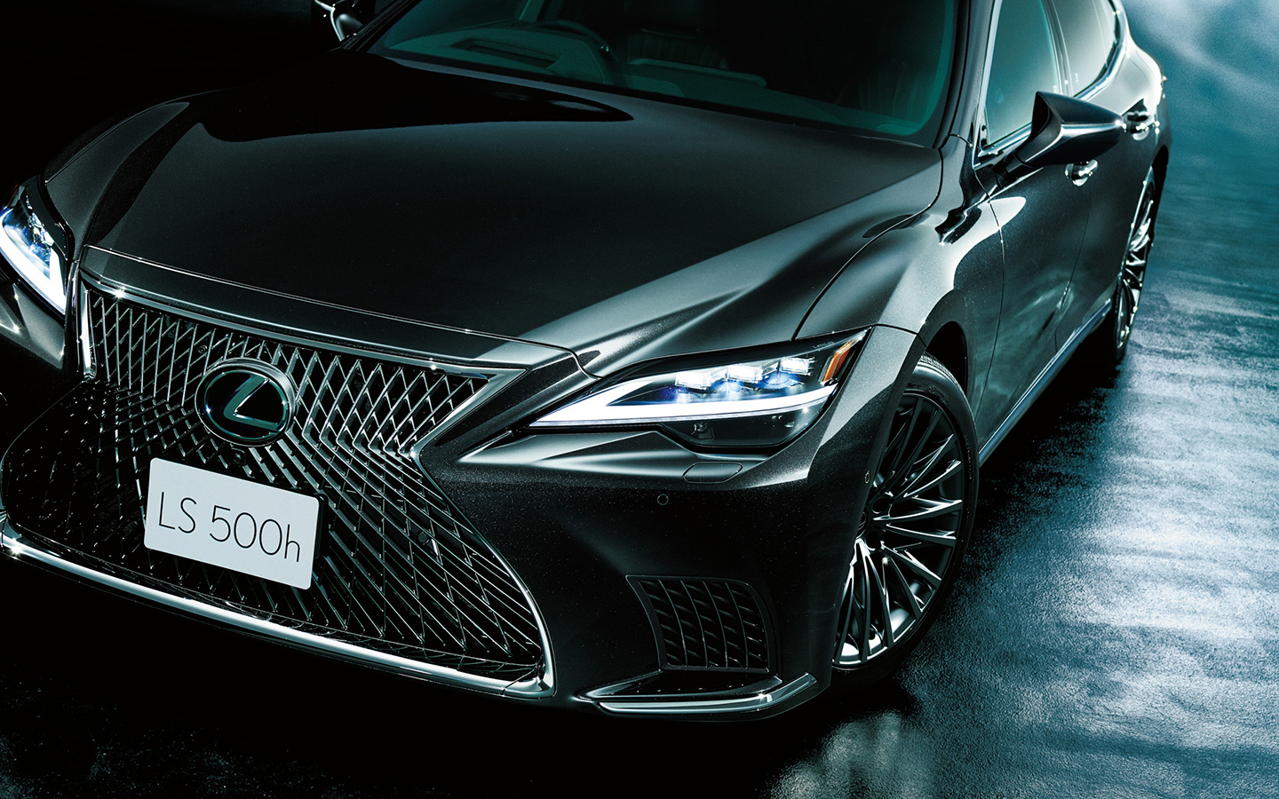 Фото:  Lexus