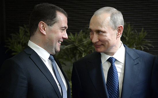 Премьер-министр РФ Дмитрий Медведев и президент России Владимир Путин (слева направо)