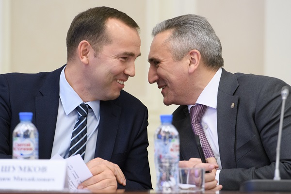 Губернатор Курганской области Вадим Шумков (слева) и глава Тюменской области Александр Моор