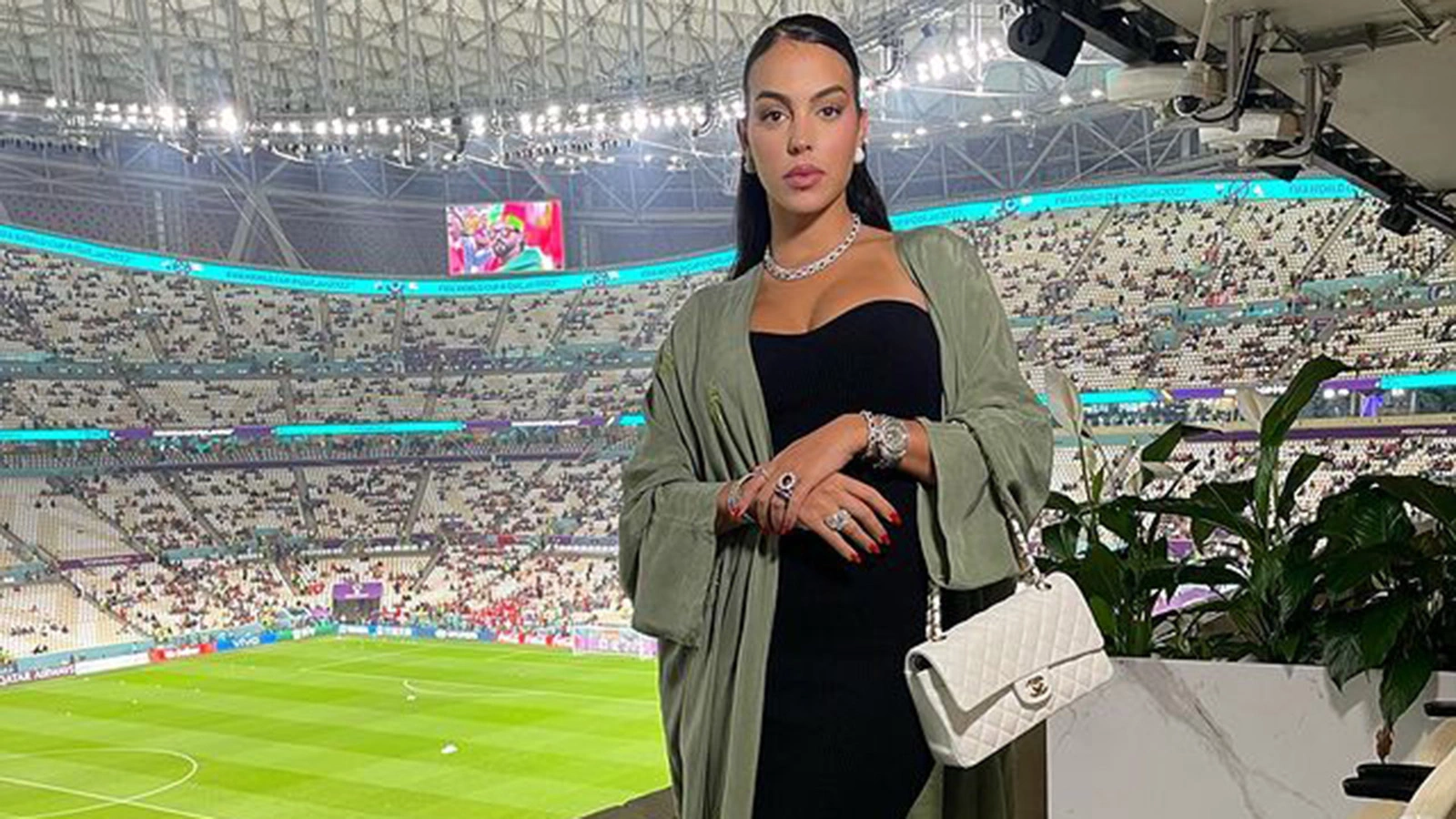 Кешке келген қыздар киімдерін шешіп, Наталья Королевская порно бақалар