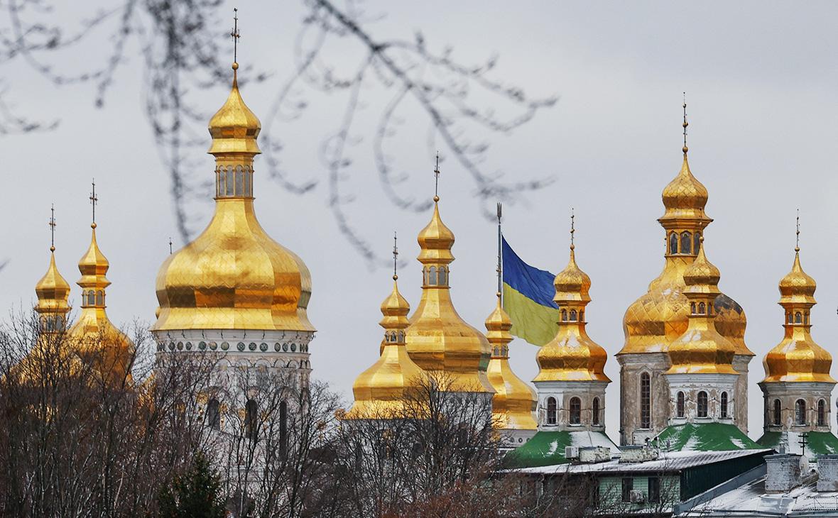 Глава ПЦУ впервые провел службу в Успенском соборе Киево-Печерской лавры"/>













