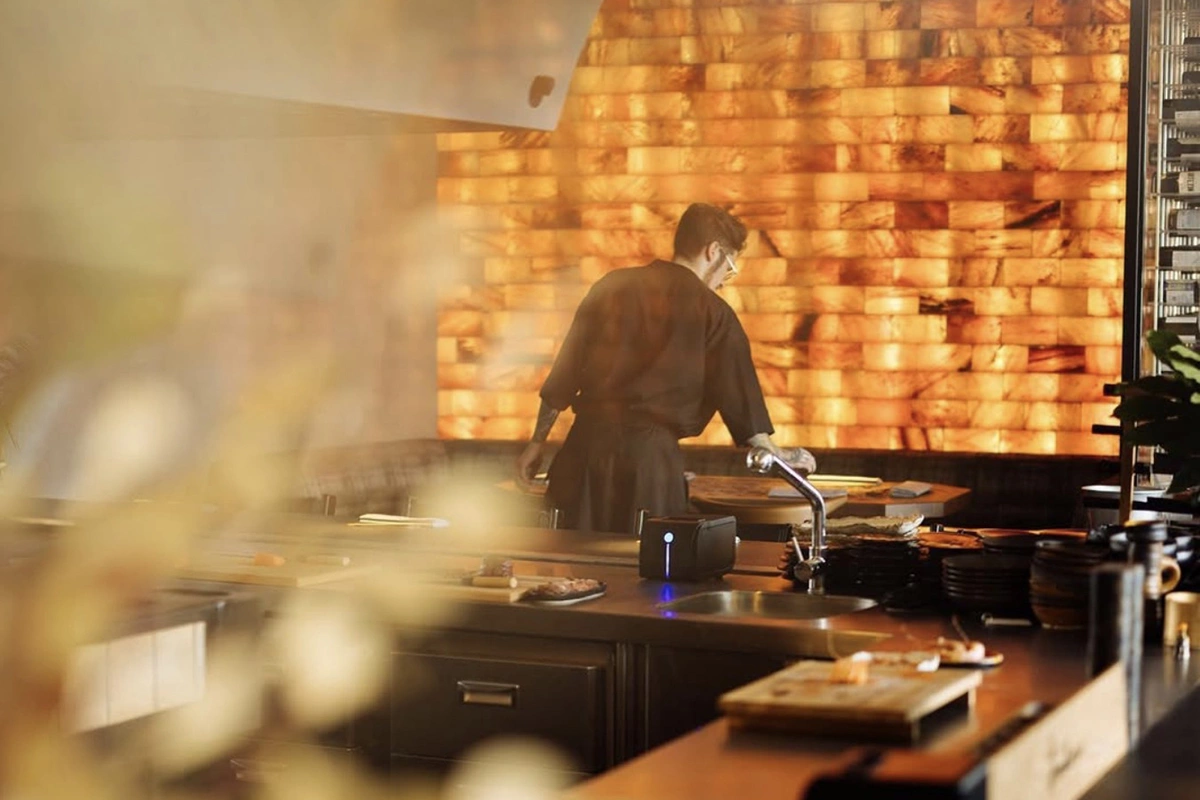 Ресторан Amber: японская кухня в янтарных отблесках