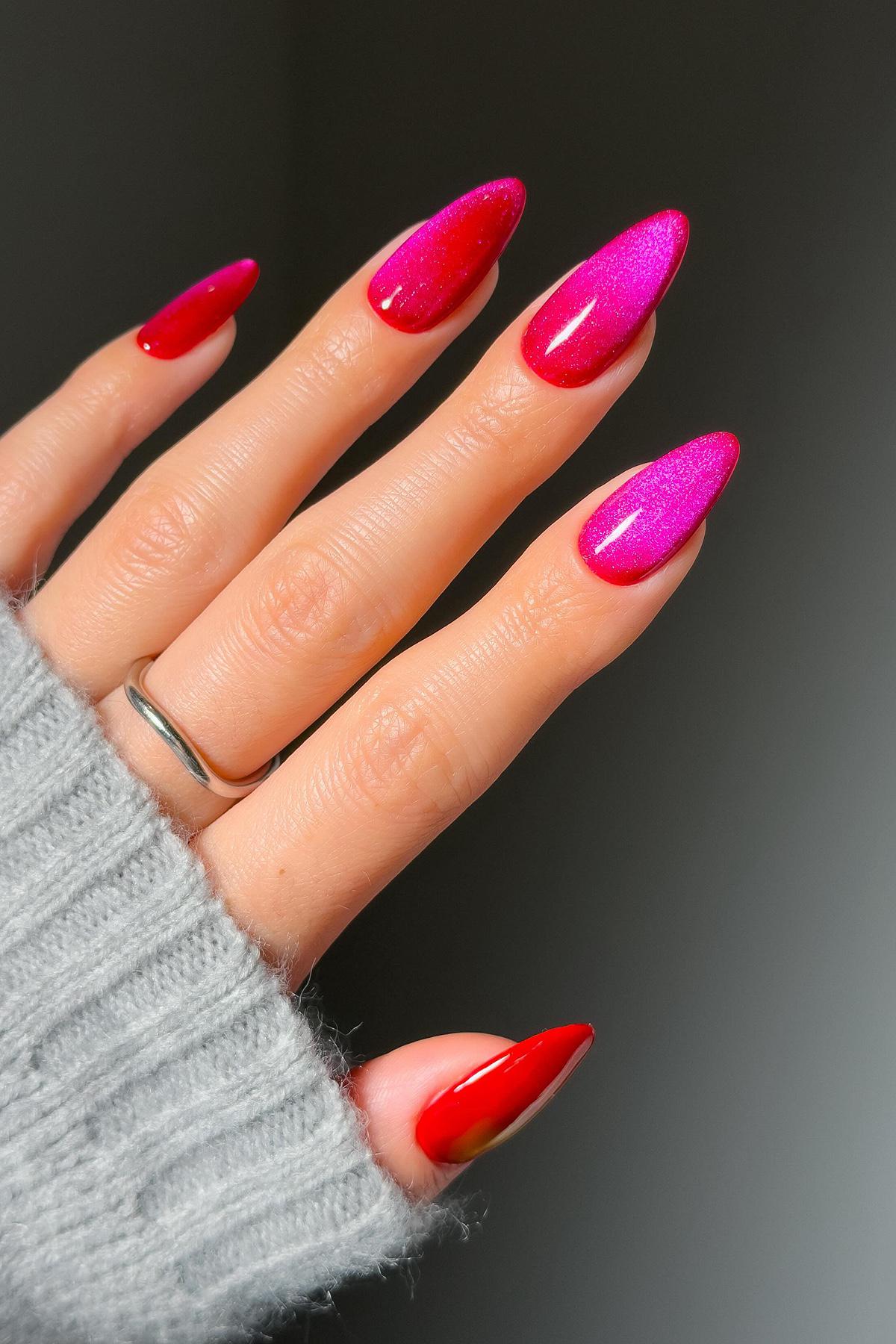 Магнитный блик имитирует взгляд кошки