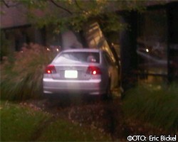 В Вашингтоне автомобиль врезался в здание радиостанции