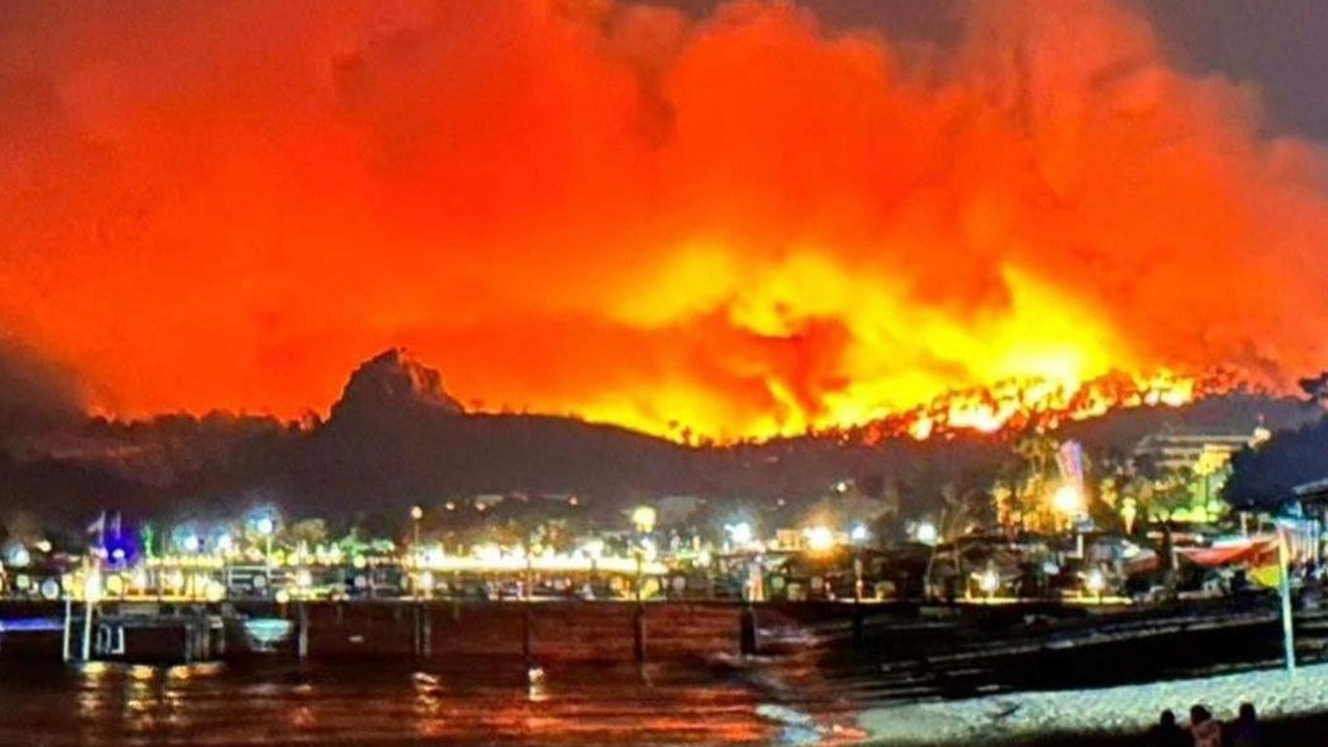 Лесные пожары в Турции добрались до Антальи и Кемера. Видео