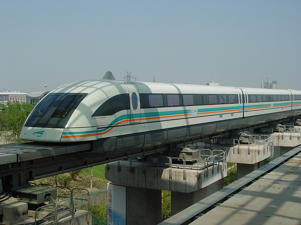 Поезд на магнитной подвеске в Шанхае