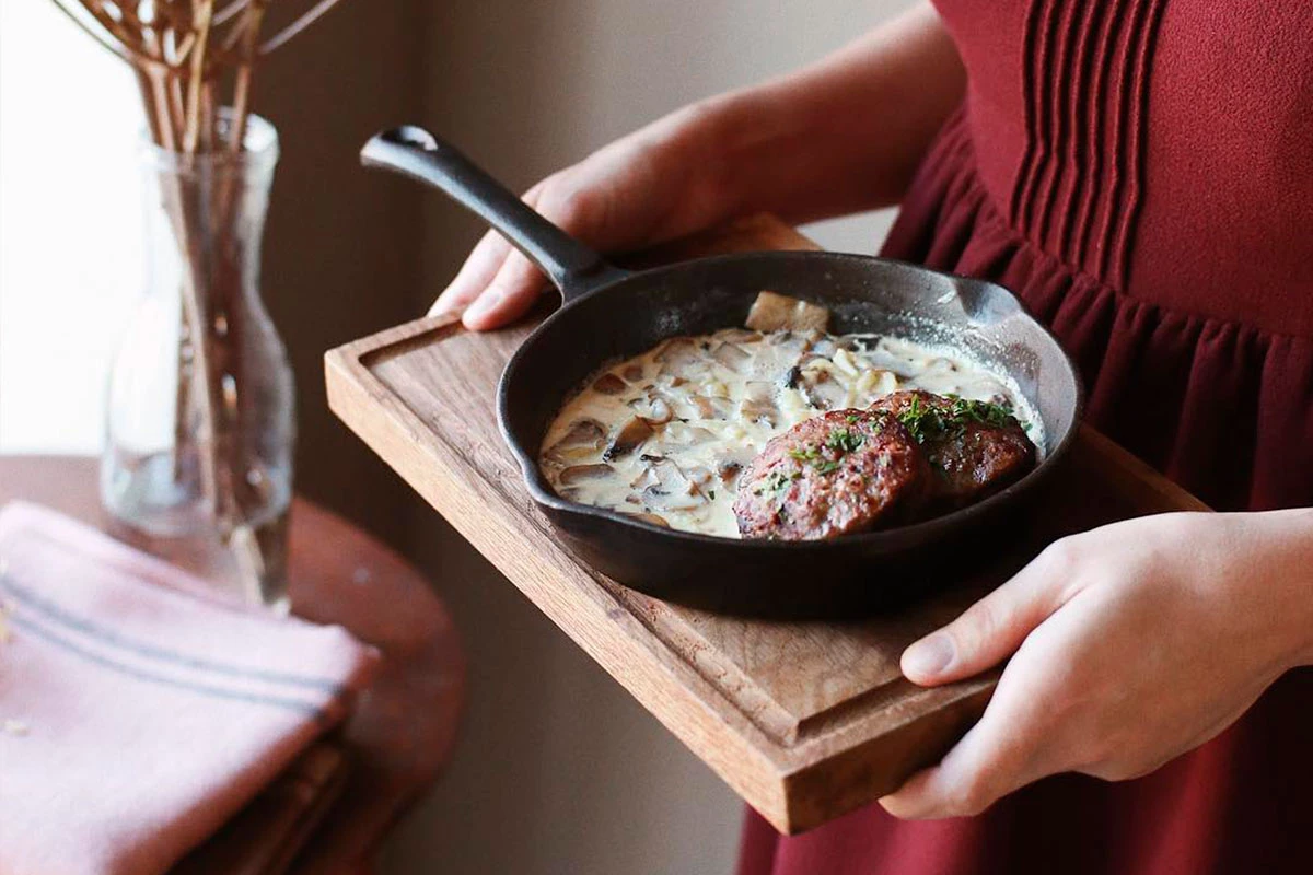 Домашнее кафе и одновременно магазин фермерских продуктов. Там очень простая и понятная еда