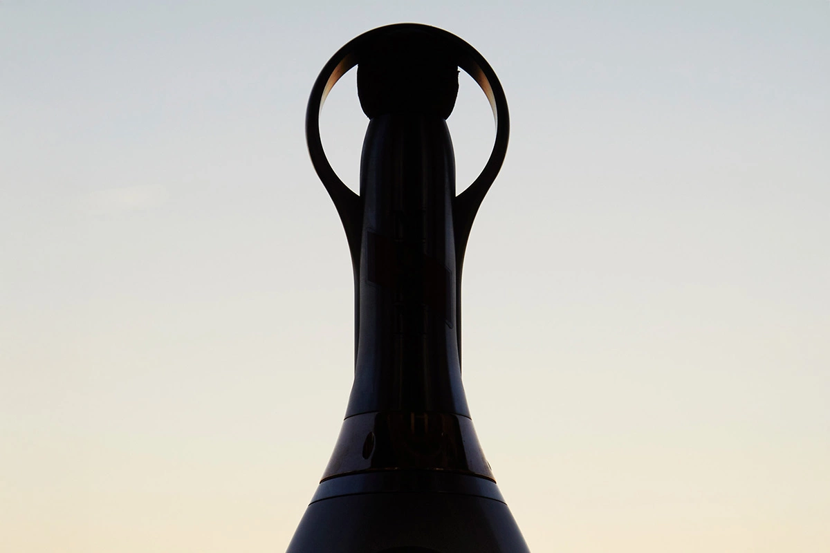 Шампанский дом G. H. Mumm сообщил, что успешно отправил в космос и обратно специально созданную для употребления в безвоздушном пространстве бутылку игристого