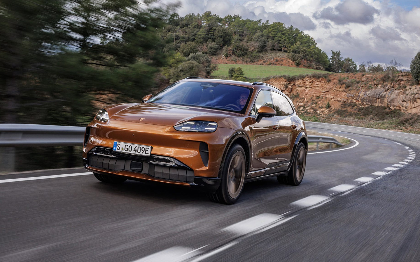 Версия Turbo отличается более эффектным внешним видом