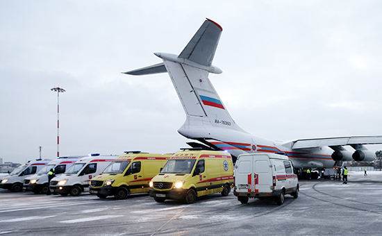 Автомобили скорой помощи в&nbsp;одном из&nbsp;аэропортов Москвы. Январь 2017 года
