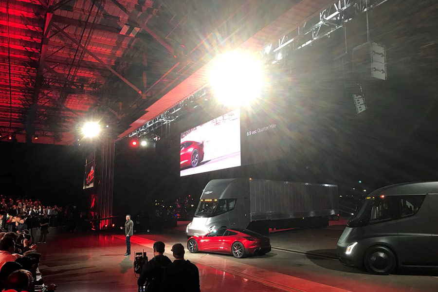 Доставка грузов на Tesla, утверждает Илон Маск, будет стоить $0,85 на милю (1,609 км), в то время как услуги дизельных грузовиков стоят примерно $1,51. Серийное производство электрофур начнется в 2019 году. Продажи Roadster компания планирует начать в 2020 году, цена базовой модели будет начинаться от $200 тыс.