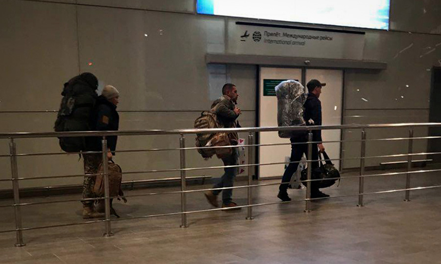 Неизвестные в камуфляже, прибывшие из Сирии в аэропорт Ростова-на-Дону. 26 января 2018 года