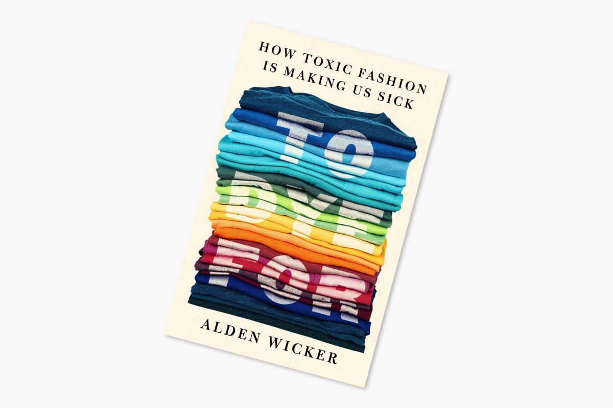 Книга Олдена Уикера To Dye For: How Toxic Fashion Is Making Us Sick and How We Can Fight Back