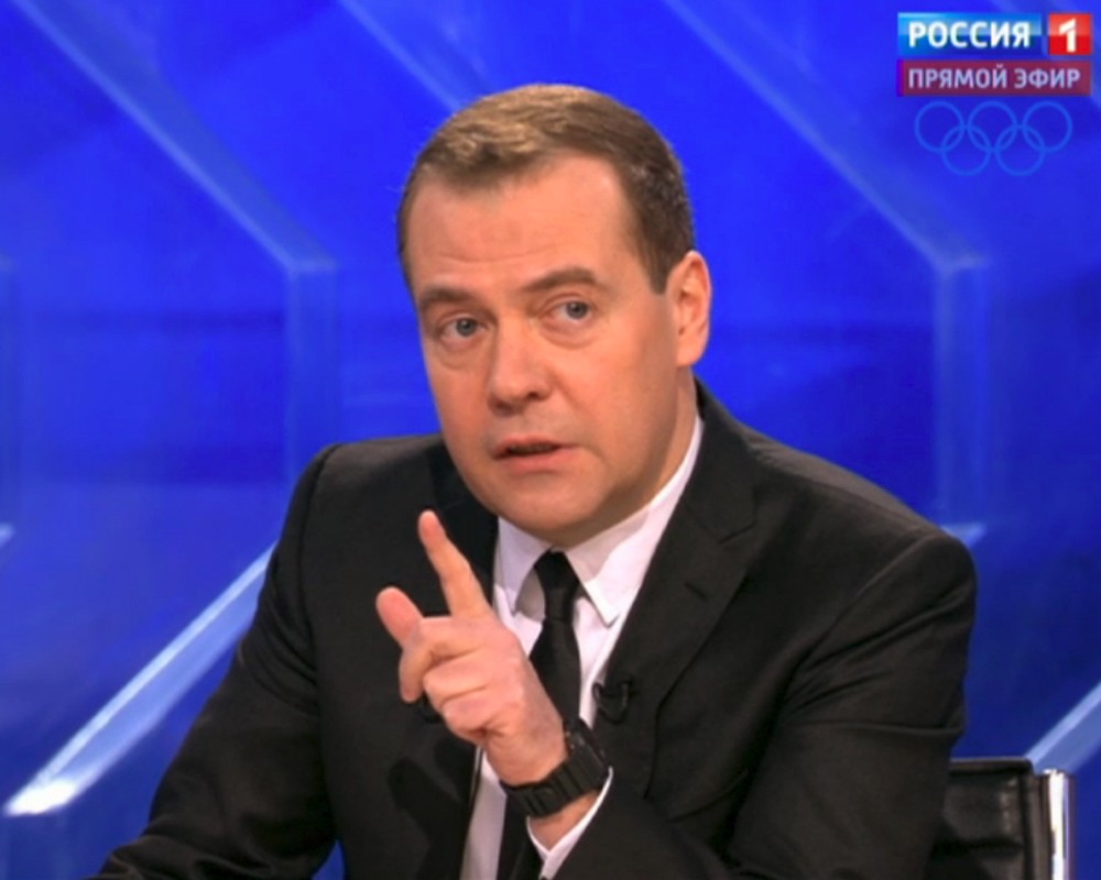 Д.Медведев потребовал относиться к Госдуме с уважением