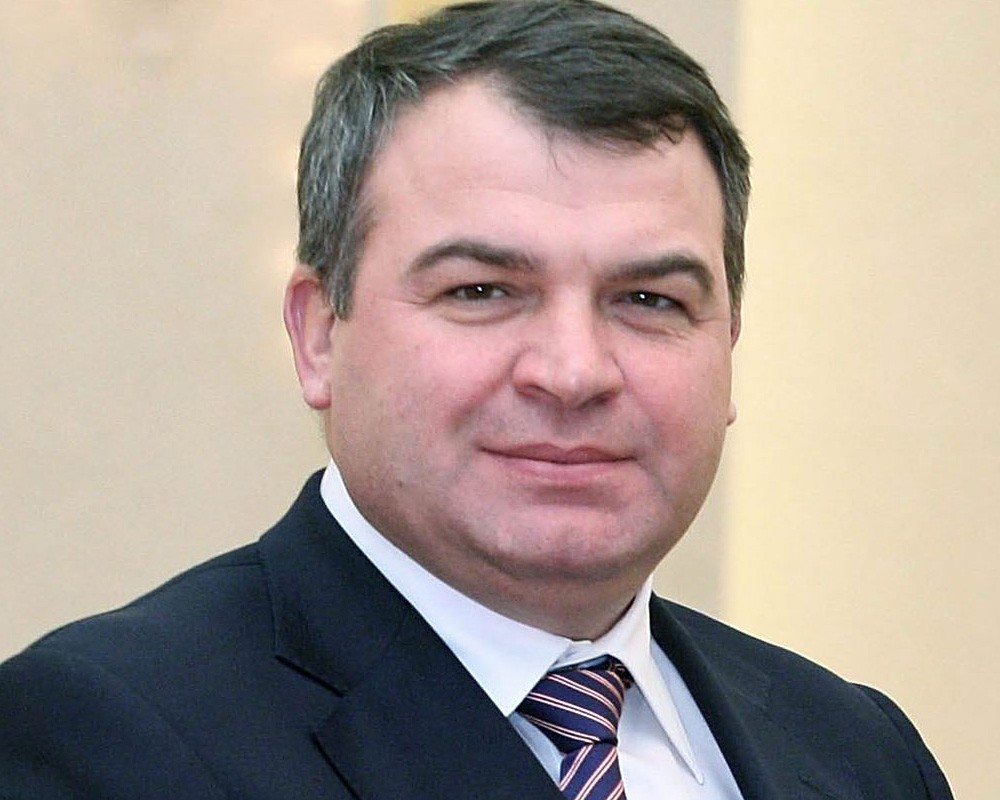 Сердюков министр обороны фото в форме