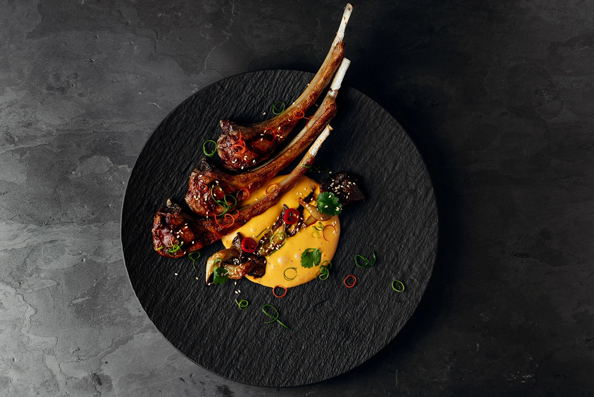 Каре ягненка «Том ям» с вешенками