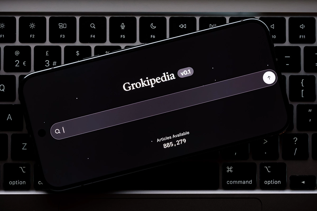 Интерфейс «Грокипедии» на смартфоне