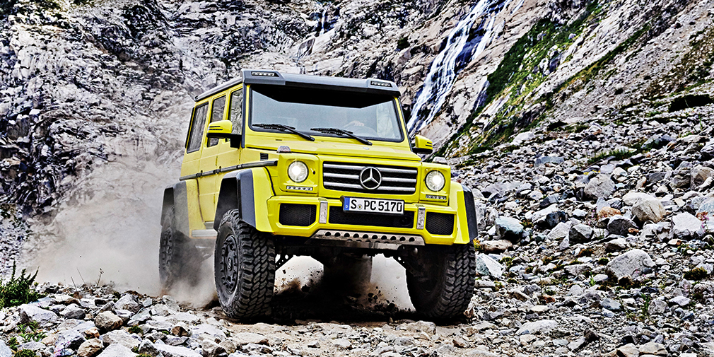 Mercedes-Benz G500 4x42

Mercedes-Benz G500 4x42 &ndash; абсолютный рекордсмен нашего обзора. При этом не стоит думать, что модификация G500 4x42 &ndash; это какая-то особая версия, выпускаемая ограниченным тиражом. Такой внедорожник может купить любой желающий. Правда, выложить за него придется 19 240 000 рублей.
